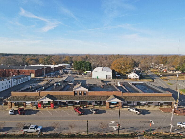100-112 S Main St, Stanley, NC for lease - Building Photo - Image 1 of 9