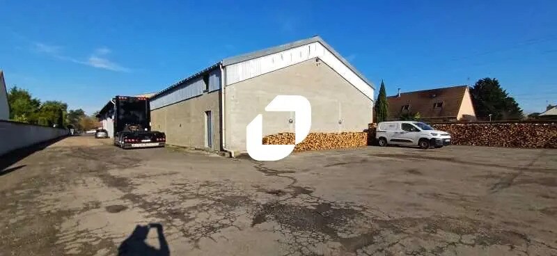 Office in Porcheville for lease - Building Photo - Image 1 of 20