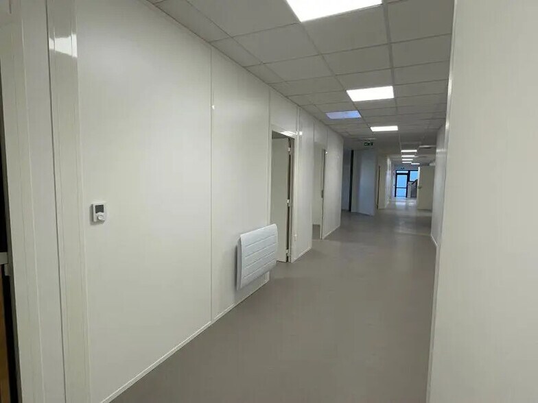 Office in Soissons for lease - Interior Photo - Image 2 of 4