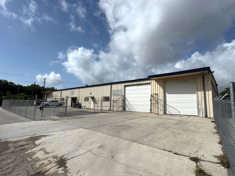 1222 Chulie Dr, San Antonio, TX for lease - Building Photo - Image 3 of 20