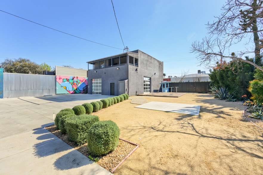 4207-4215 W Jefferson Blvd, Los Angeles, CA for lease - Building Photo - Image 1 of 17
