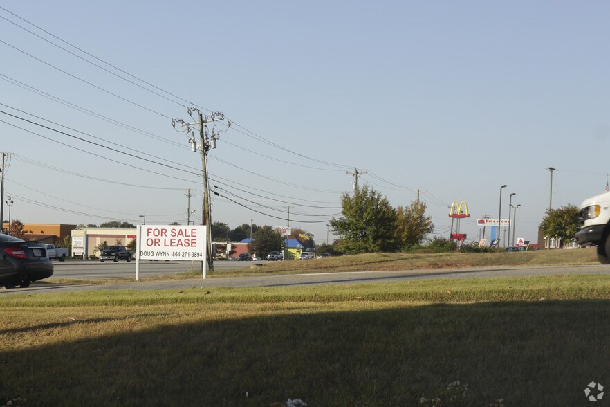 N Suber Rd & Wade Hampton Blvd, Greer, SC 29651