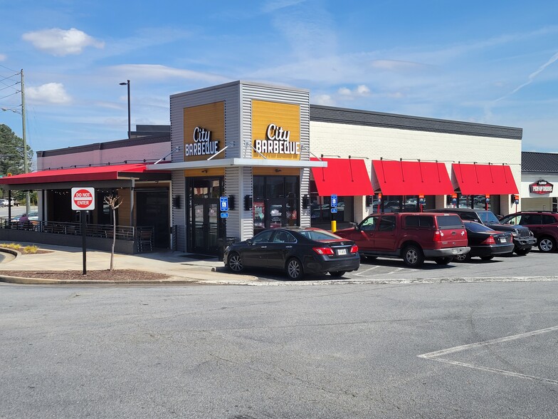 6500 NE Roswell Rd, Atlanta, GA for lease - Building Photo - Image 2 of 9