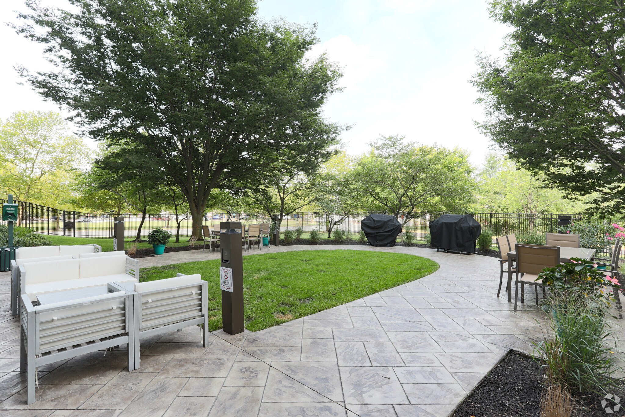 6009 Oxon Hill Rd, Oxon Hill, MD 20745 The Oxford