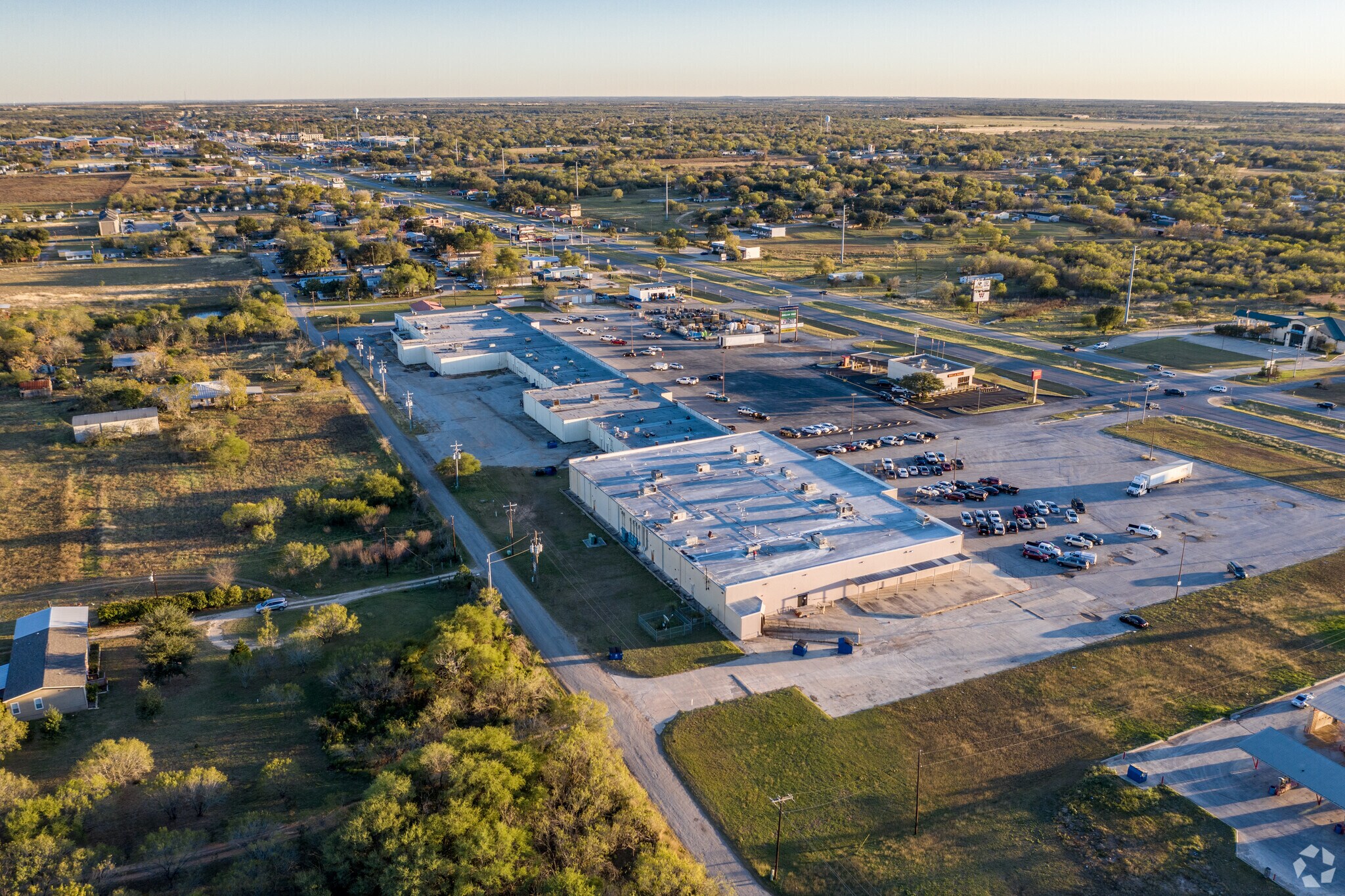 534 10th St, Floresville, TX 78114 Retail for Sale