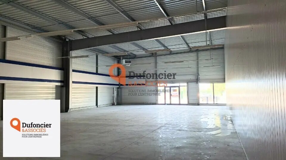 Retail in Châtellerault for lease Interior Photo- Image 1 of 6