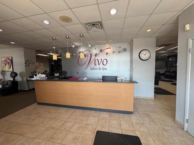 1714-1720 Manhattan Dr, Waukesha, WI for lease - Building Photo - Image 2 of 16