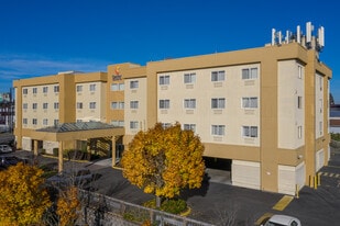 Comfort Inn & Suites Seattle North - Motel