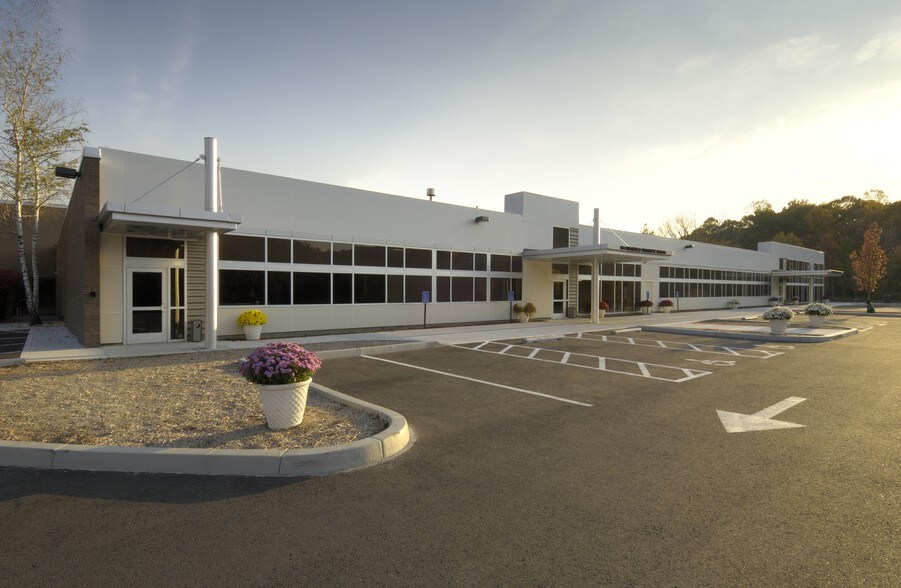 901 Ethan Allen Hwy, Ridgefield, CT for sale - Building Photo - Image 1 of 1