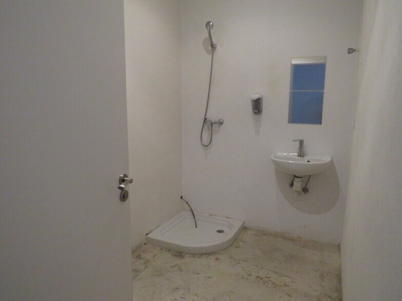 Retail in Ontinyent for lease - Building Photo - Image 3 of 8