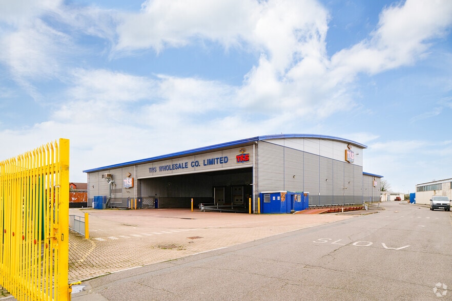 Southbridge Way, Southall for sale - Primary Photo - Image 1 of 1