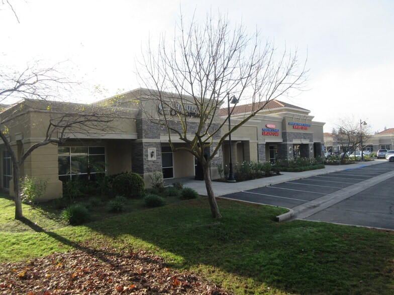 1050 E Perrin Dr, Fresno, CA for lease - Building Photo - Image 1 of 13