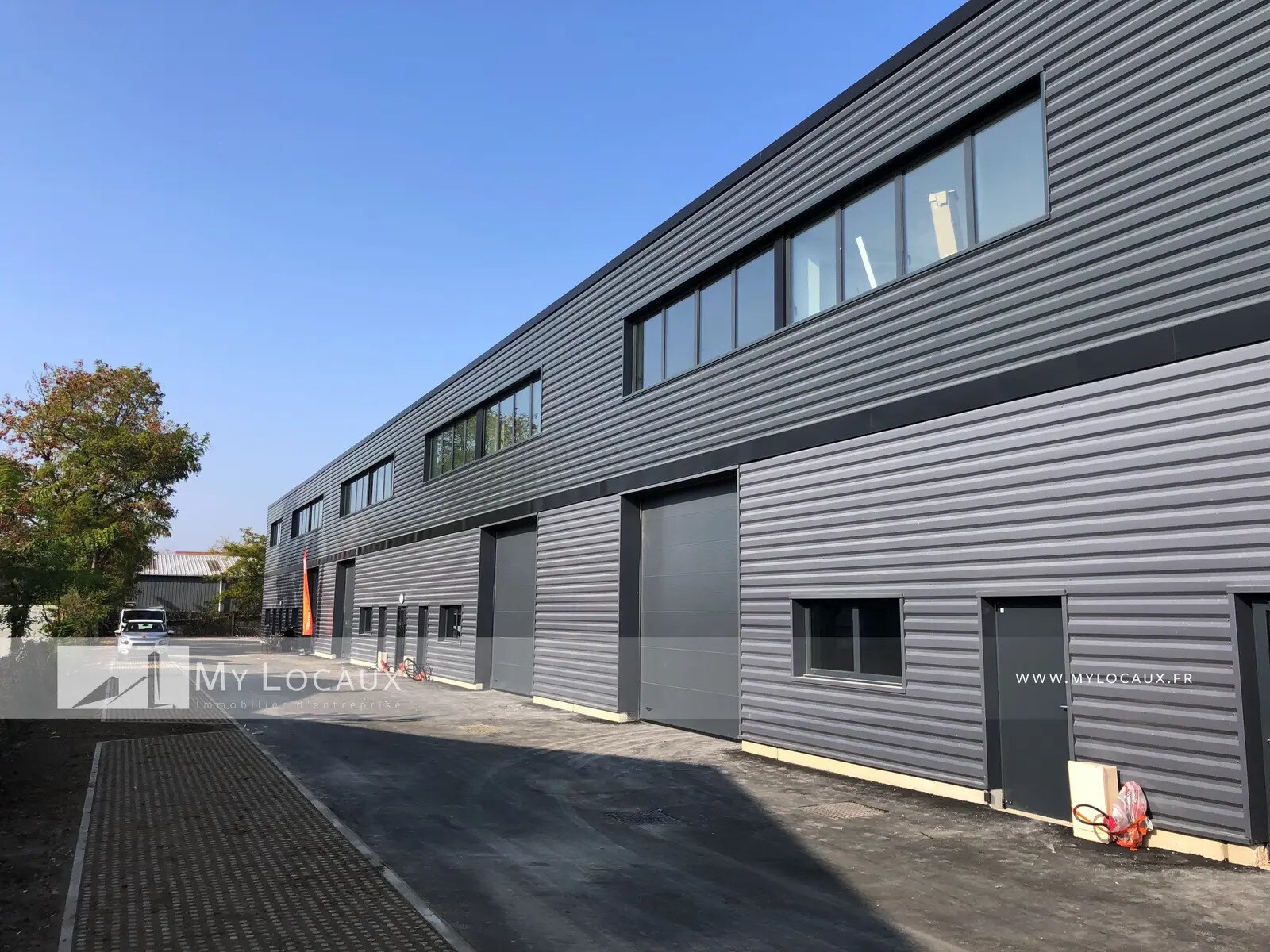 Flex in Villeneuve-la-Garenne for lease Building Photo- Image 1 of 6