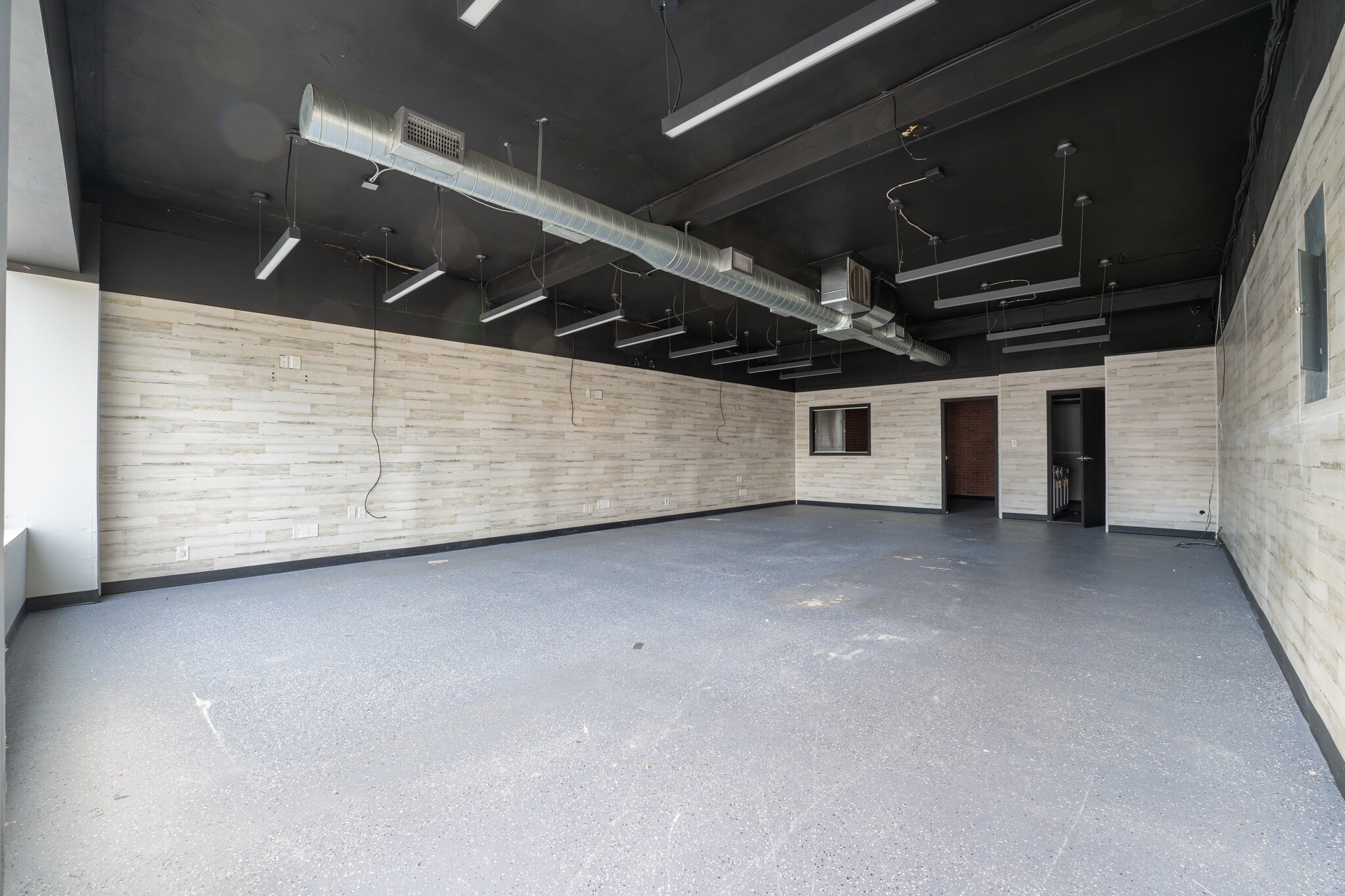 4000 Austin Blvd, Island Park, NY for lease Interior Photo- Image 1 of 4