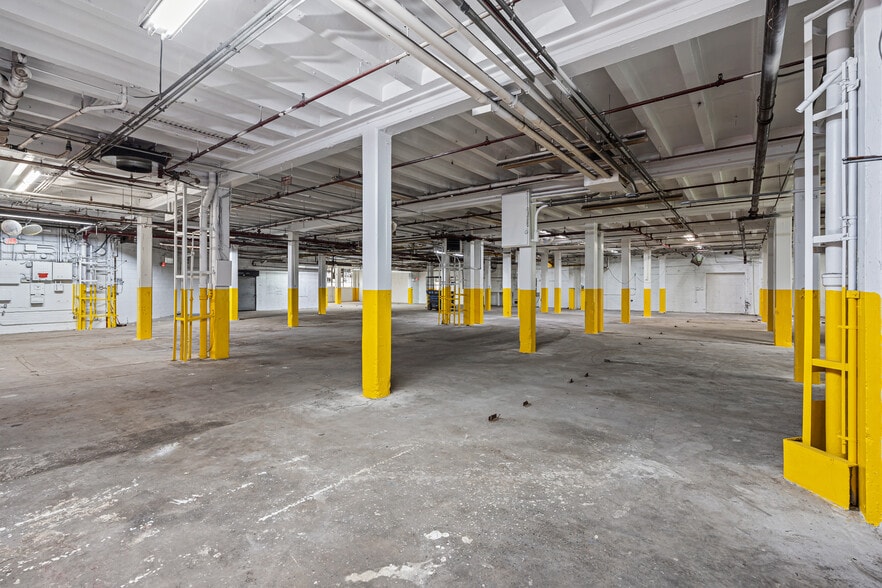 5213 Grays Ave, Philadelphia, PA for lease - Building Photo - Image 3 of 9