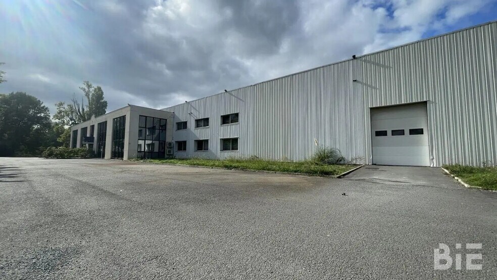 Office in Carbon-Blanc for lease - Building Photo - Image 2 of 11