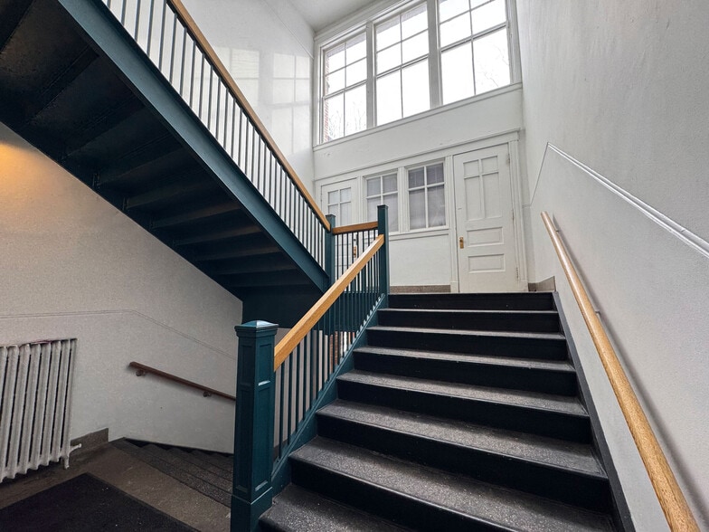 2026 Murray Hill Rd, Cleveland, OH for lease - Interior Photo - Image 3 of 13