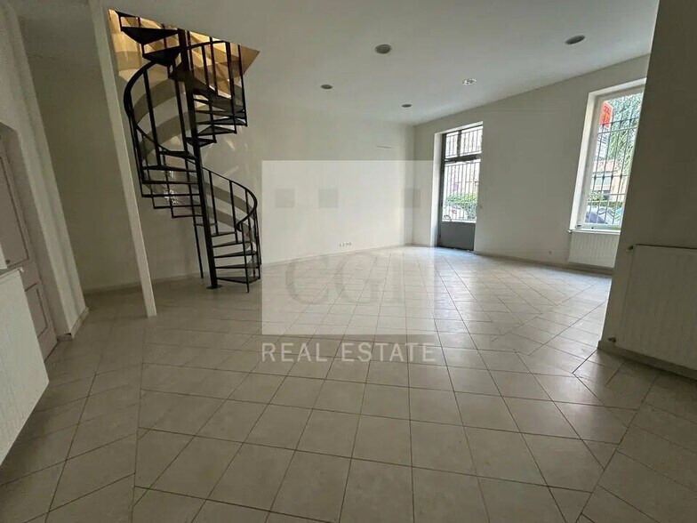 Office in Lyon for lease - Interior Photo - Image 3 of 9