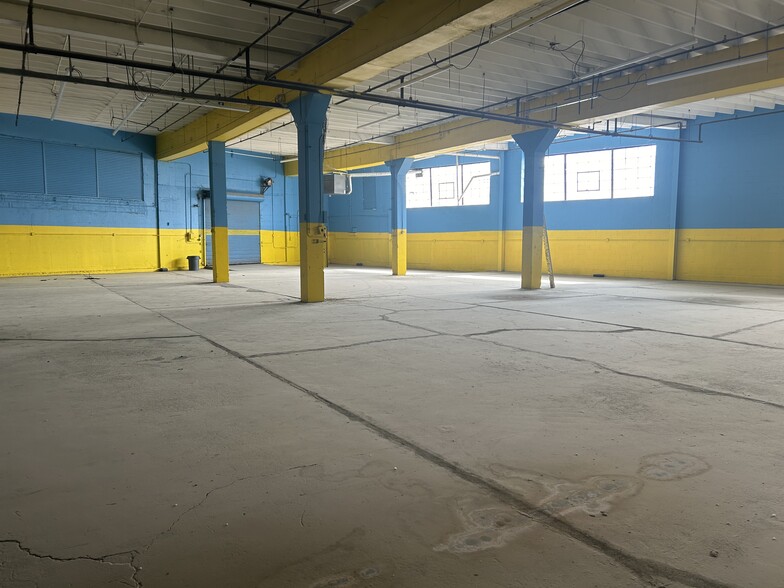 47-25 27th St, Long Island City, NY for lease - Building Photo - Image 1 of 11