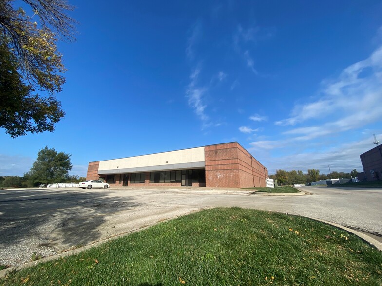 5893 Raytown Rd, Raytown, MO for lease - Building Photo - Image 3 of 16