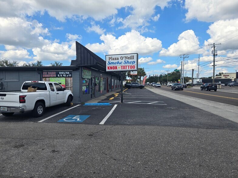 100-106 S Parsons Ave, Brandon, FL for sale - Building Photo - Image 1 of 1