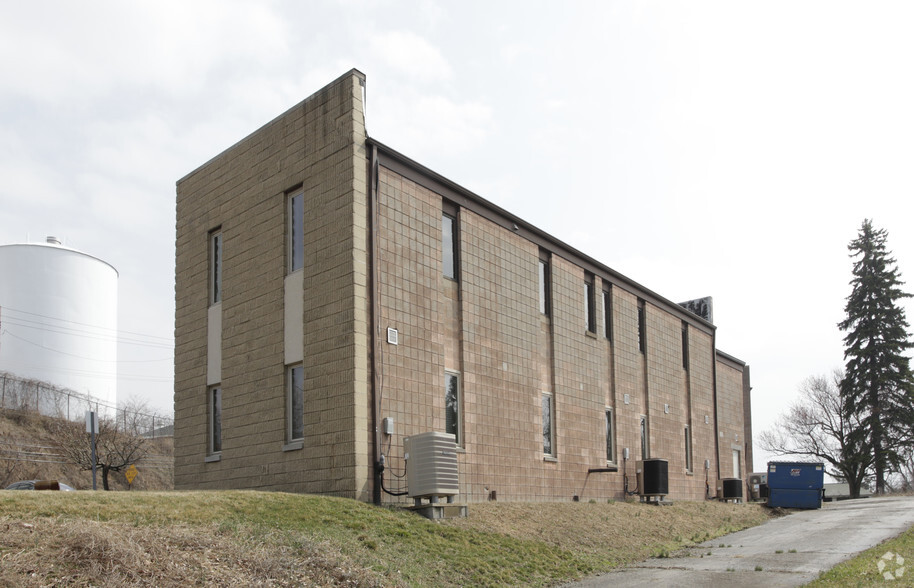 6201 Steubenville Pike, Mckees Rocks, PA for lease - Building Photo - Image 3 of 4