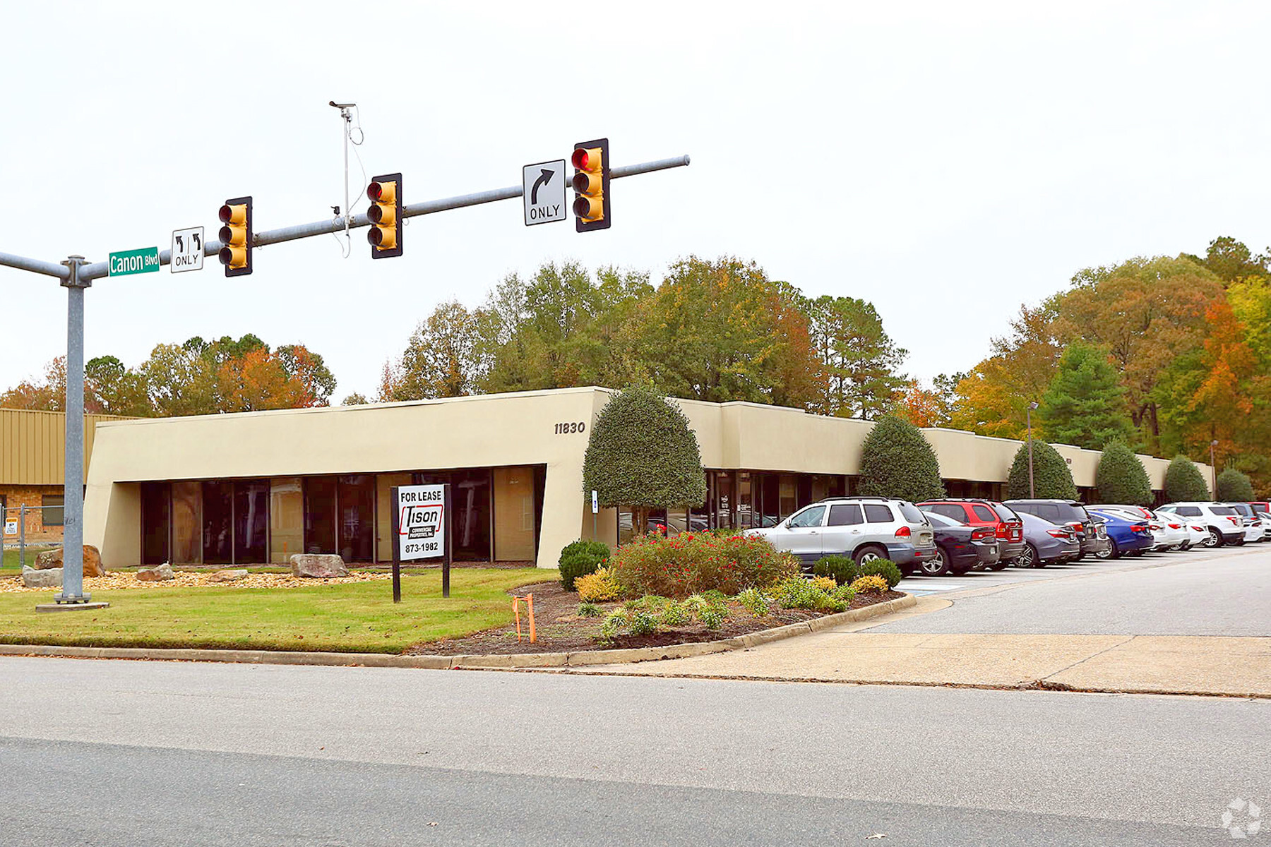 11830 Canon Blvd, Newport News, VA for lease Primary Photo- Image 1 of 7