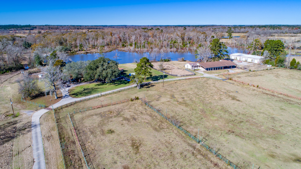 15391 E Fm 1097 Rd, Willis, TX for sale - Primary Photo - Image 1 of 1