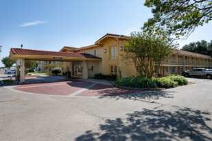 La Quinta Inn by Wyndham Austin Oltorf - Motel