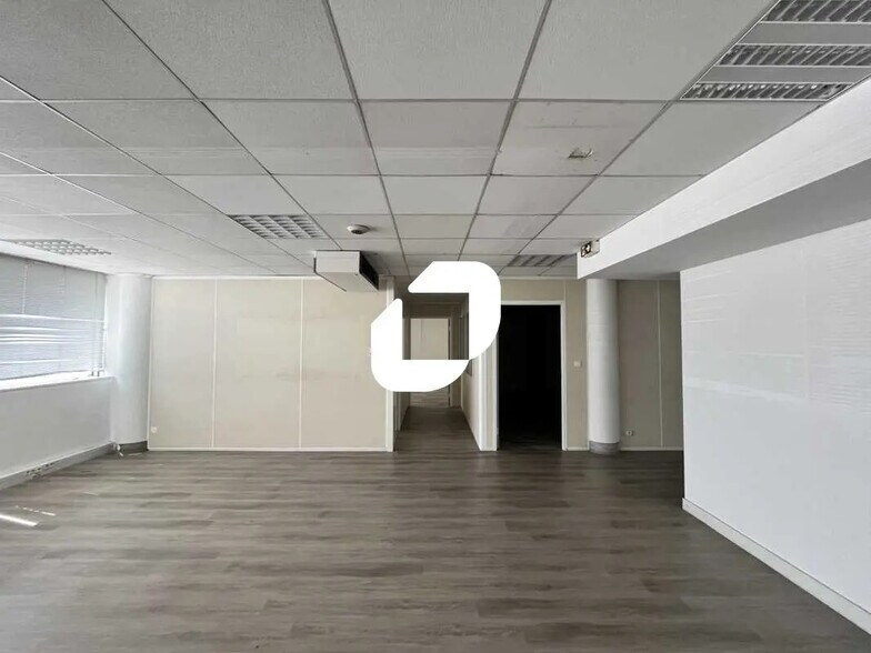 Office in Bègles for lease - Interior Photo - Image 3 of 10