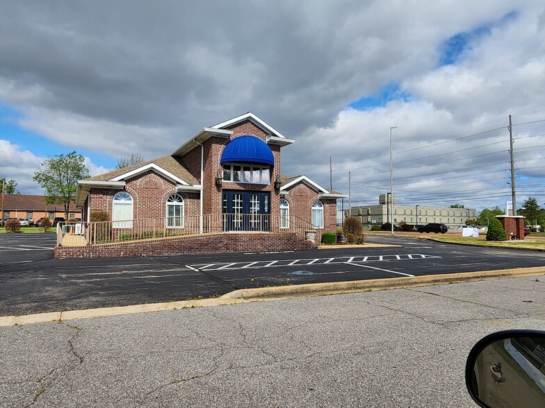 1301 Medical Park Cir, Union City, TN for lease - Building Photo - Image 1 of 20