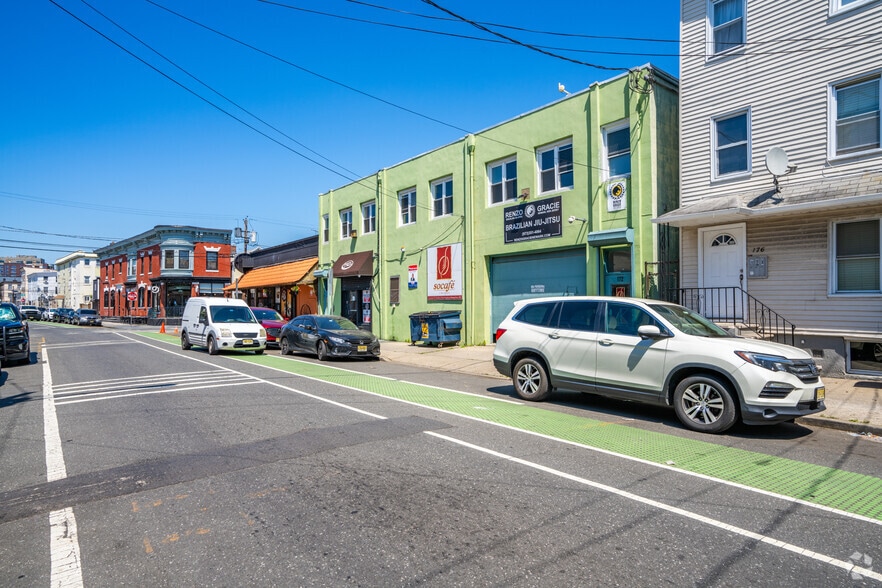 170 McWhorter St, Newark, NJ for sale - Building Photo - Image 3 of 7