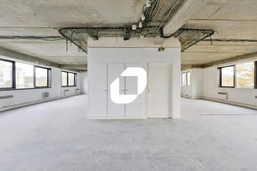 Office in Bonneuil-sur-Marne for lease - Building Photo - Image 3 of 4