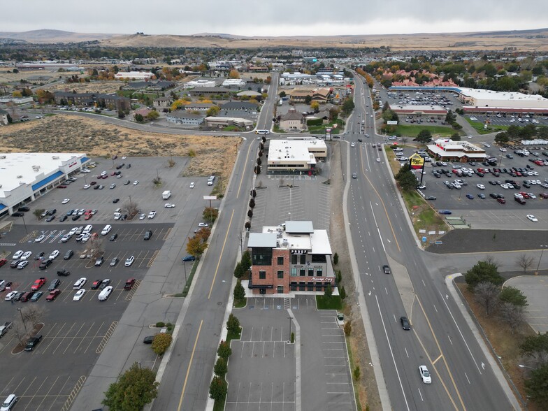 924 N Columbia Center Blvd, Kennewick, WA for lease - Building Photo - Image 3 of 11