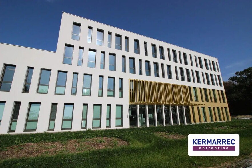 Office in Pacé for lease - Building Photo - Image 2 of 6