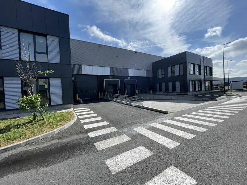 Flex in Le Bourget for lease Building Photo- Image 1 of 5