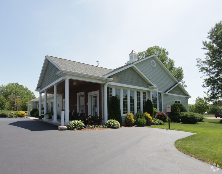 16 Hunter Brook Ln, Queensbury, NY for sale - Primary Photo - Image 1 of 1