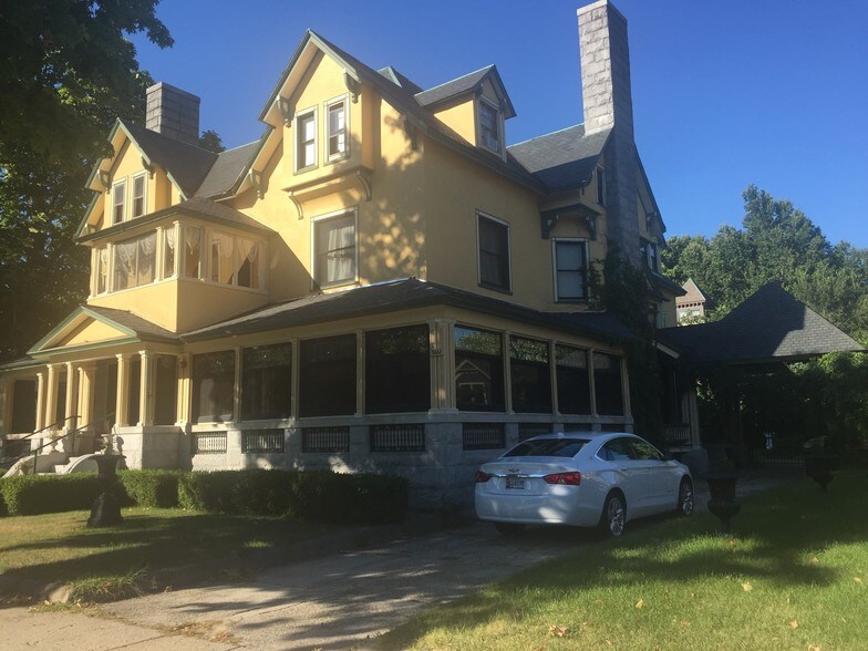 29 Ingersoll Grv, Springfield, MA for sale - Primary Photo - Image 1 of 1