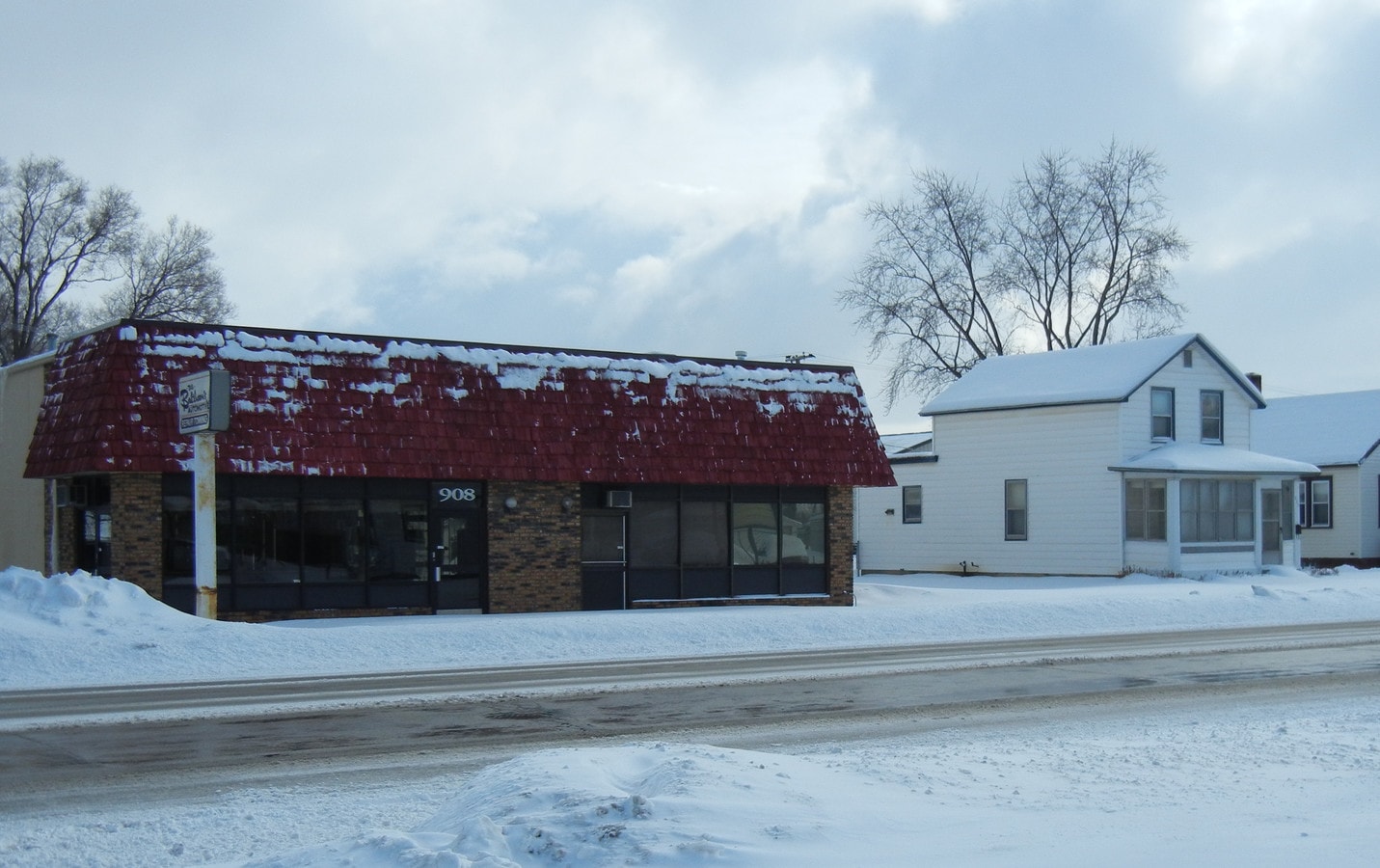 908910 S Schuyler Ave, Kankakee, IL 60901