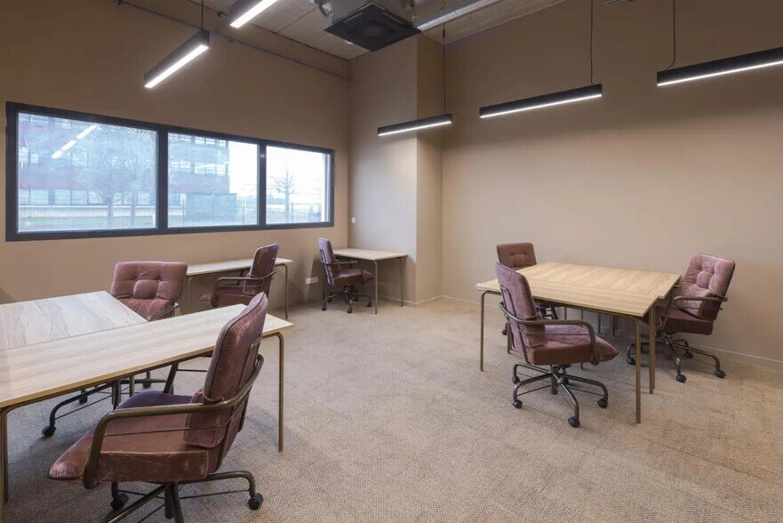 Flex in Isneauville for lease - Interior Photo - Image 1 of 1