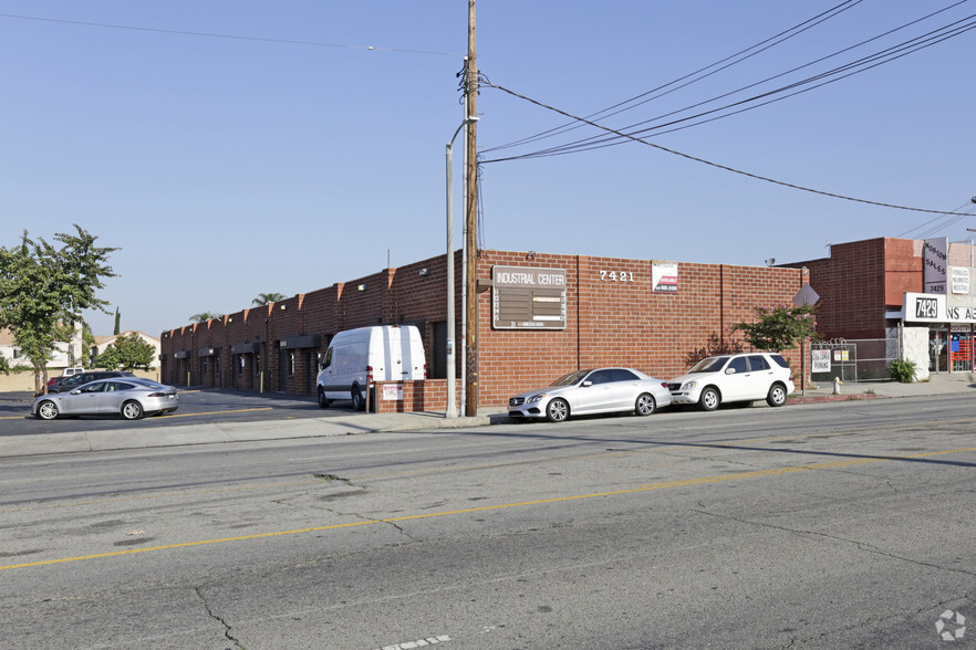 7401 Laurel Canyon Blvd, North Hollywood, CA for lease - Primary Photo - Image 2 of 9