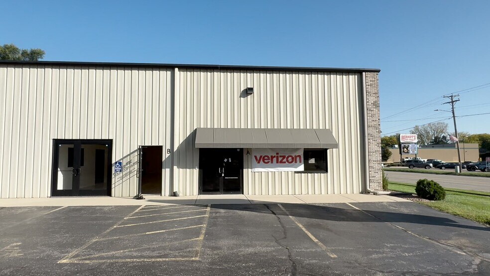 517 N Lake Ave, Twin Lakes, WI for lease - Commercial Listing Video - Image 2 of 19