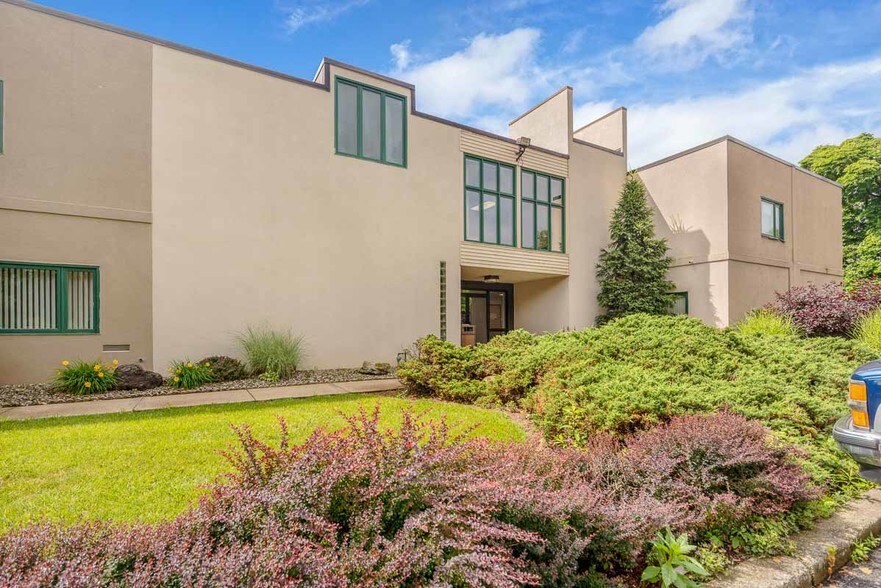 401 Coventry Dr, Phillipsburg, NJ for sale - Primary Photo - Image 1 of 1