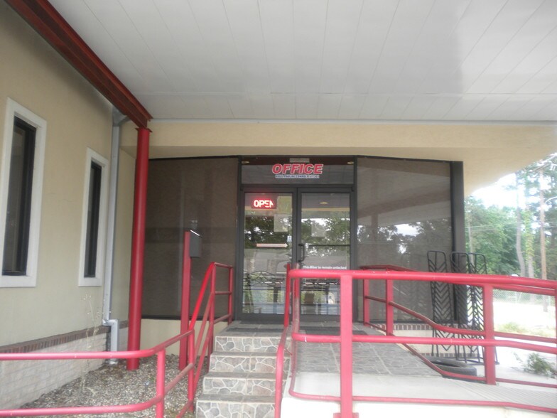 806 E Pauline St, Conroe, TX for sale - Primary Photo - Image 1 of 1