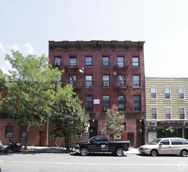 273-277 Grand St, Brooklyn, NY for lease - Building Photo - Image 2 of 2