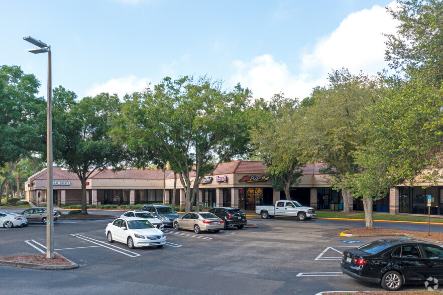 3210-3248 Lithia Pinecrest Rd, Valrico, FL for lease - Building Photo - Image 2 of 6