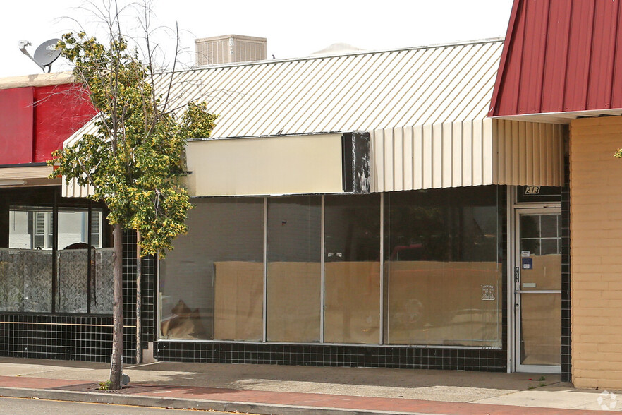 213 E Yosemite Ave, Manteca, CA for lease - Building Photo - Image 1 of 6