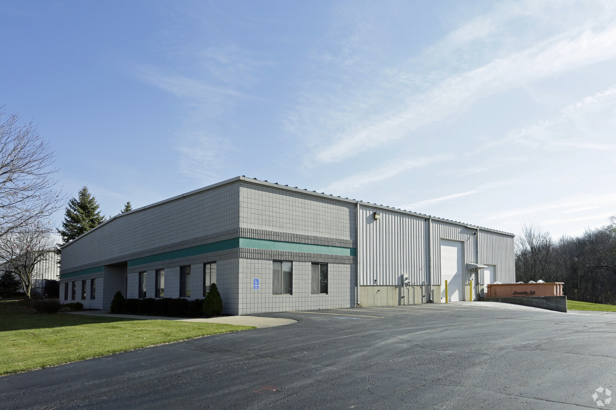 4592 40th St SE, Grand Rapids, MI for sale Primary Photo- Image 1 of 1