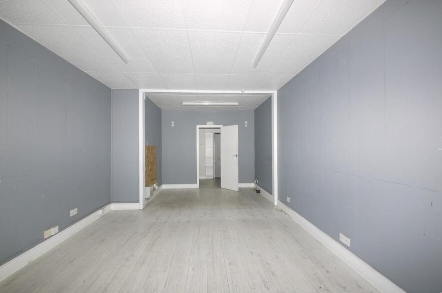 245 Barking Rd, London for lease - Building Photo - Image 2 of 9