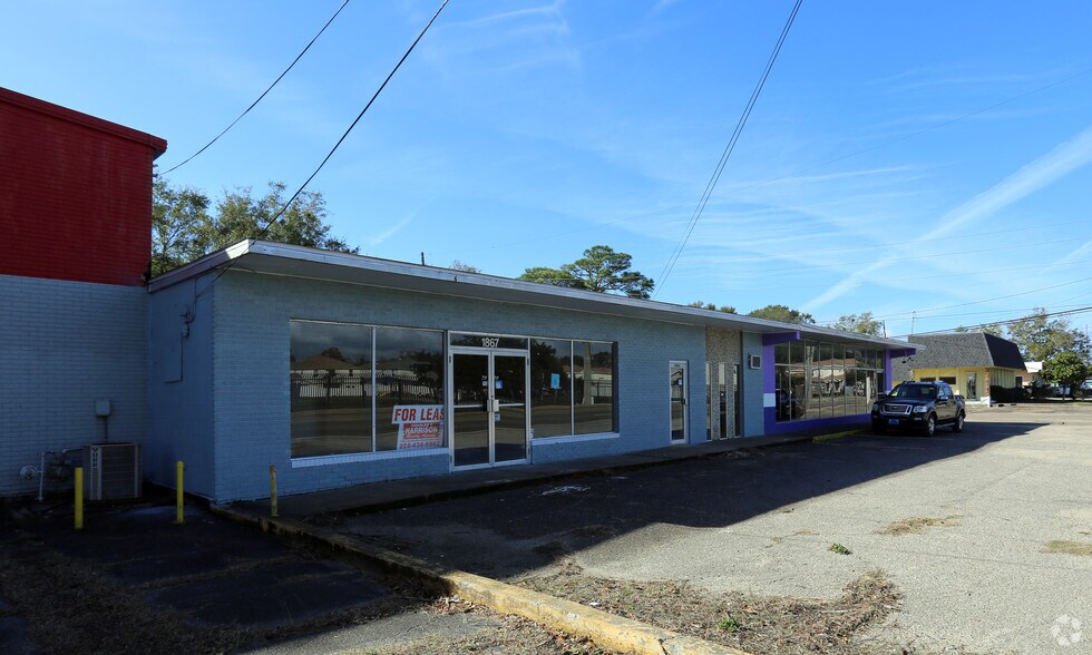 18671869 Pass Rd, Biloxi, MS 39531